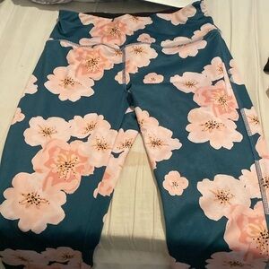 Cali active cherry blossom cropped capri yoga pants